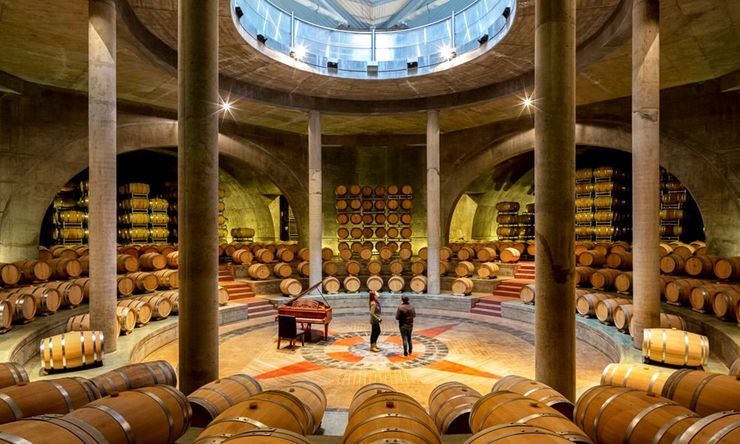 Sala circular de barricas de Bodega Salentein